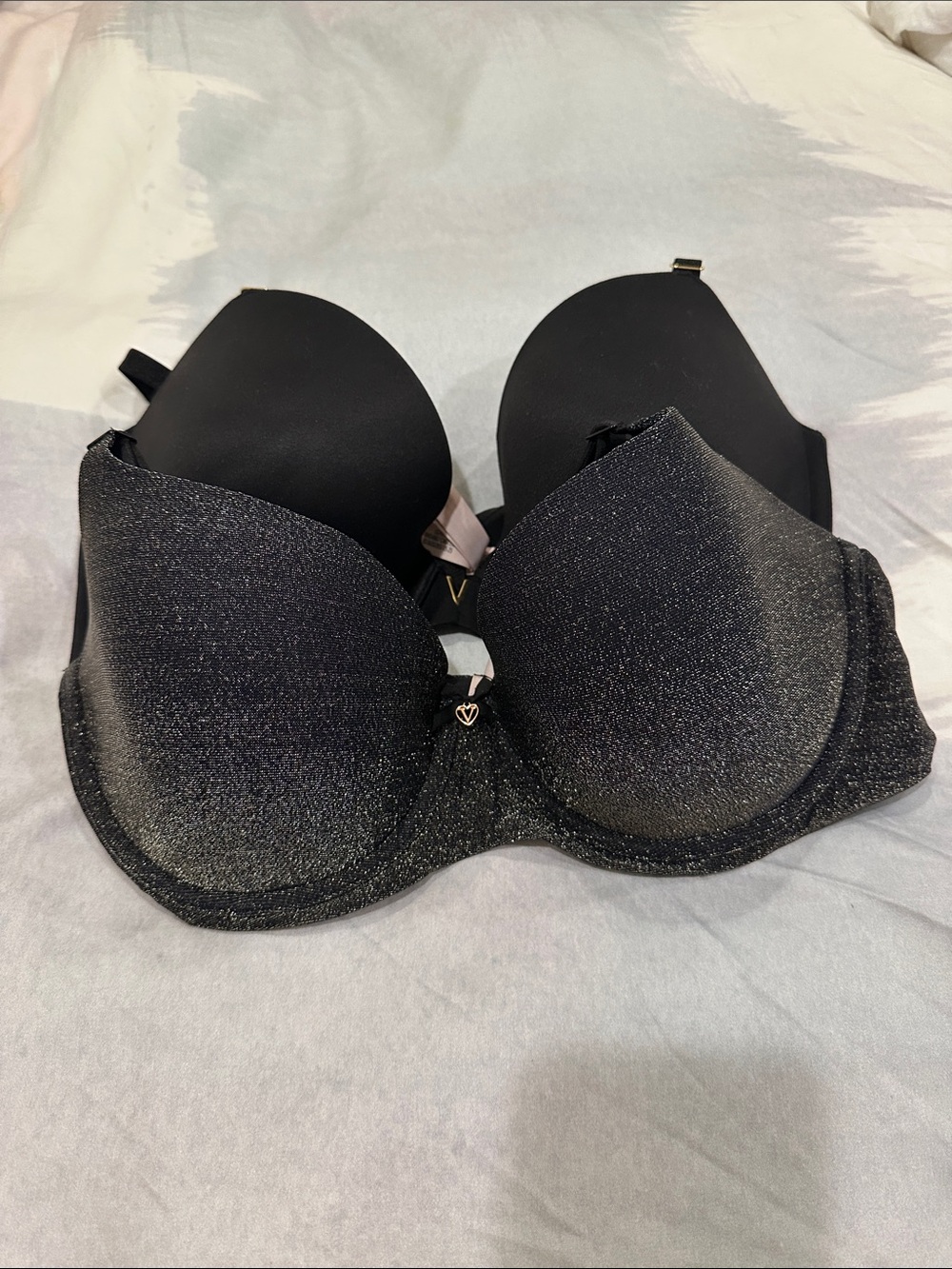 Lot of 2 EUC Victoria’s Secret Bras 34DD